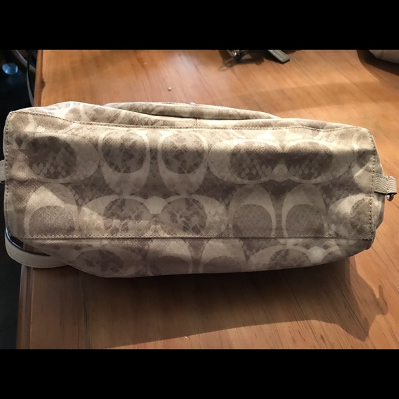 Authentic coach - Picture 7 of 8